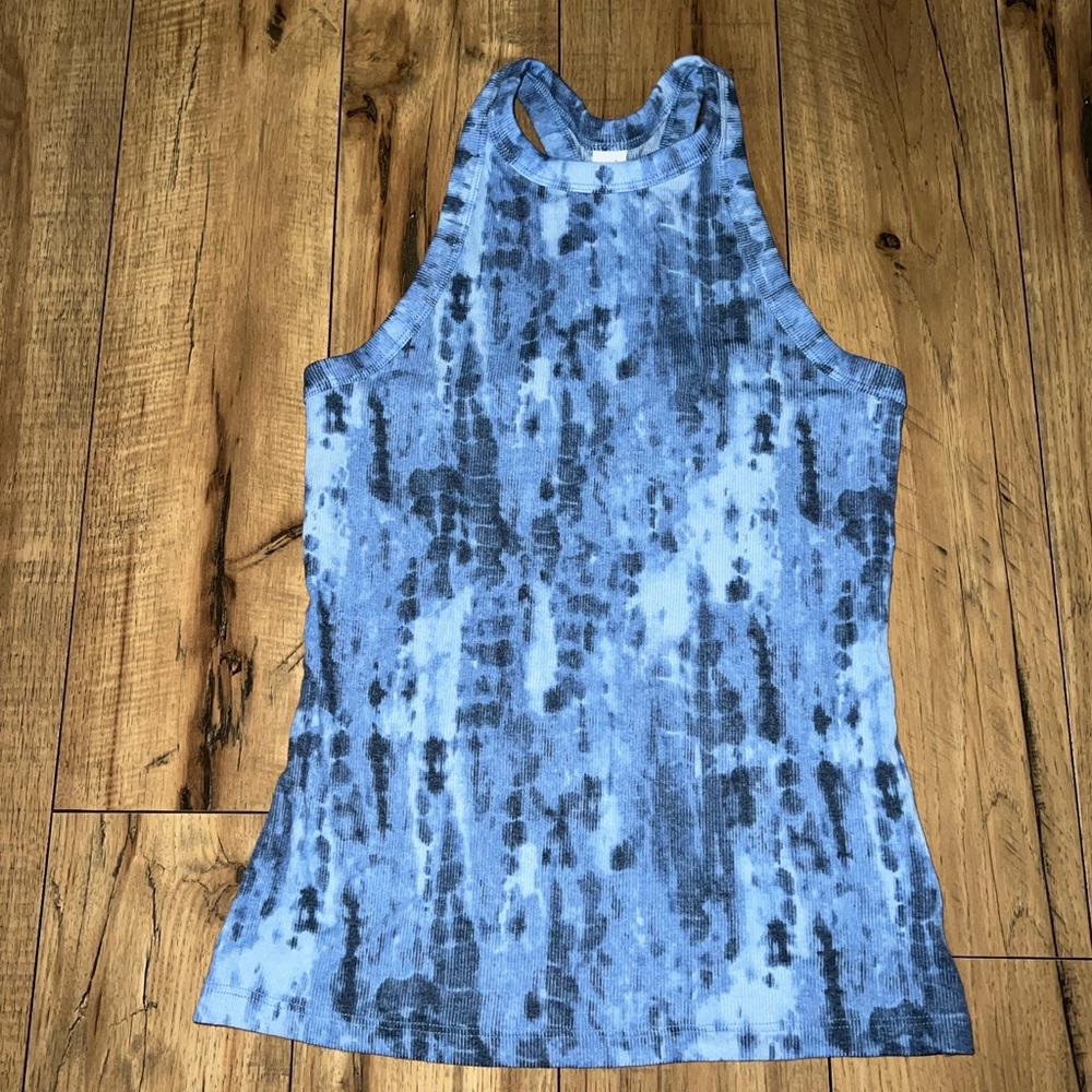 blue tank top